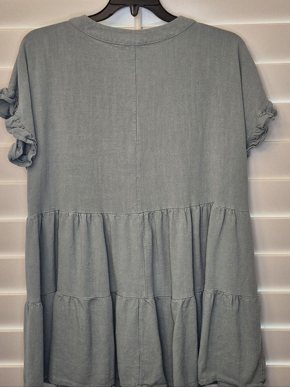She + Sky Soft Sage Green Ruffle Sleeve Tiered Tunic Sz Large - Picture 3 of 4
